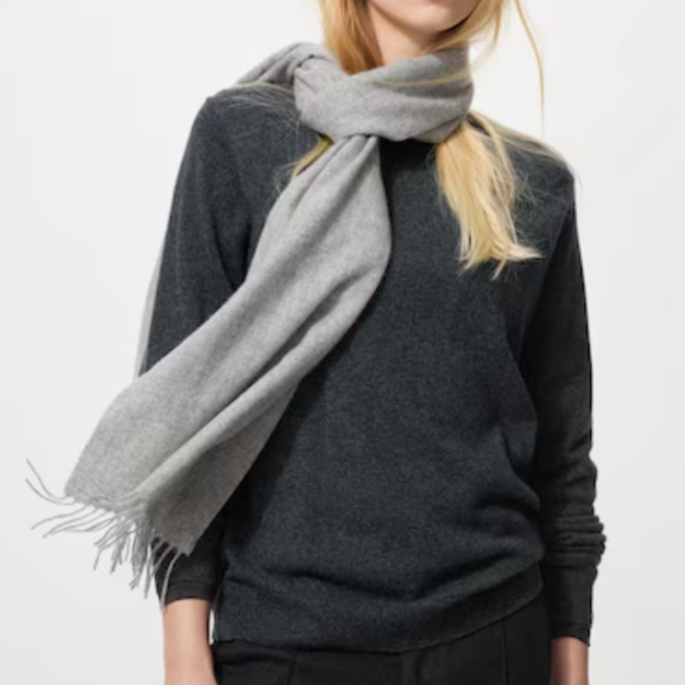 Uniqlo Dark Cashmere Gray Crew Neck Sweater
